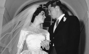 Eerste trouwjurk Elizabeth Taylor 60.000 waard