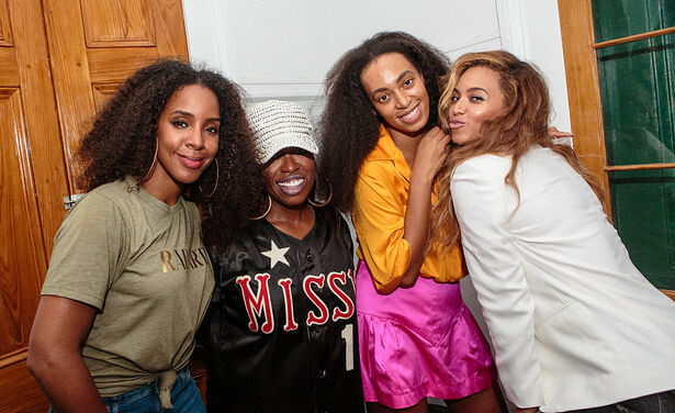 Beyoncé gaat stiekem los met zusje Solange bij een concert van Missy Elliott