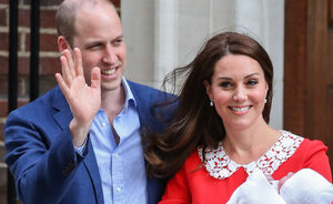 Kensington Palace onthult doopfoto's van prins Louis inclusief een heel schattig kiekje van Kate en de baby